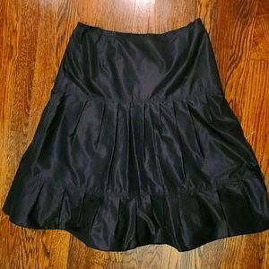 Per Se Knee length silk black pleated skirt Size 8